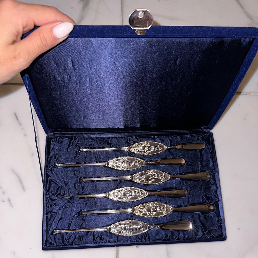 NEW Rare Seafood 🦞 FORK Vintage HANDLE W/ DESIGN BLUE VELOUR BOX 4 Entertaining